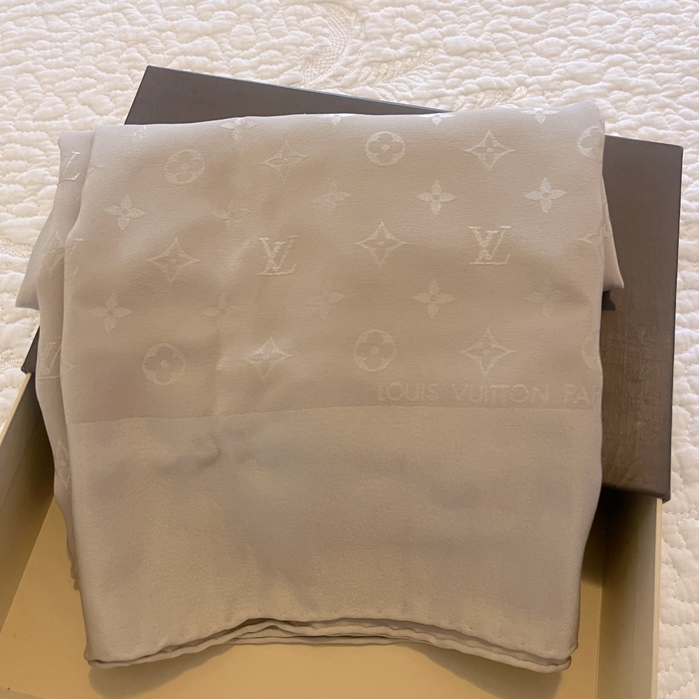 Louis vuitton Silk scarf